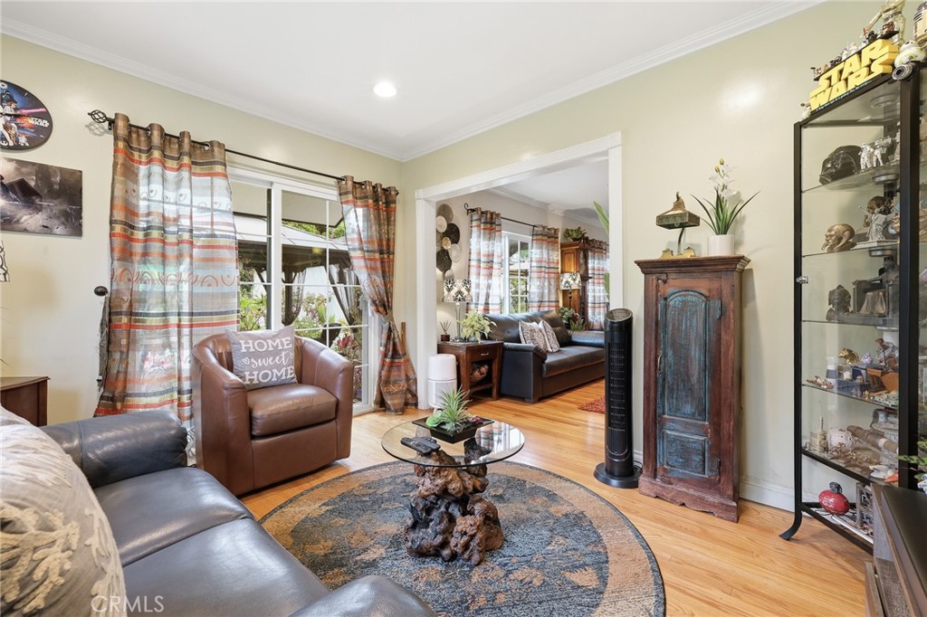 11130 Densmore Avenue Property Photo 16