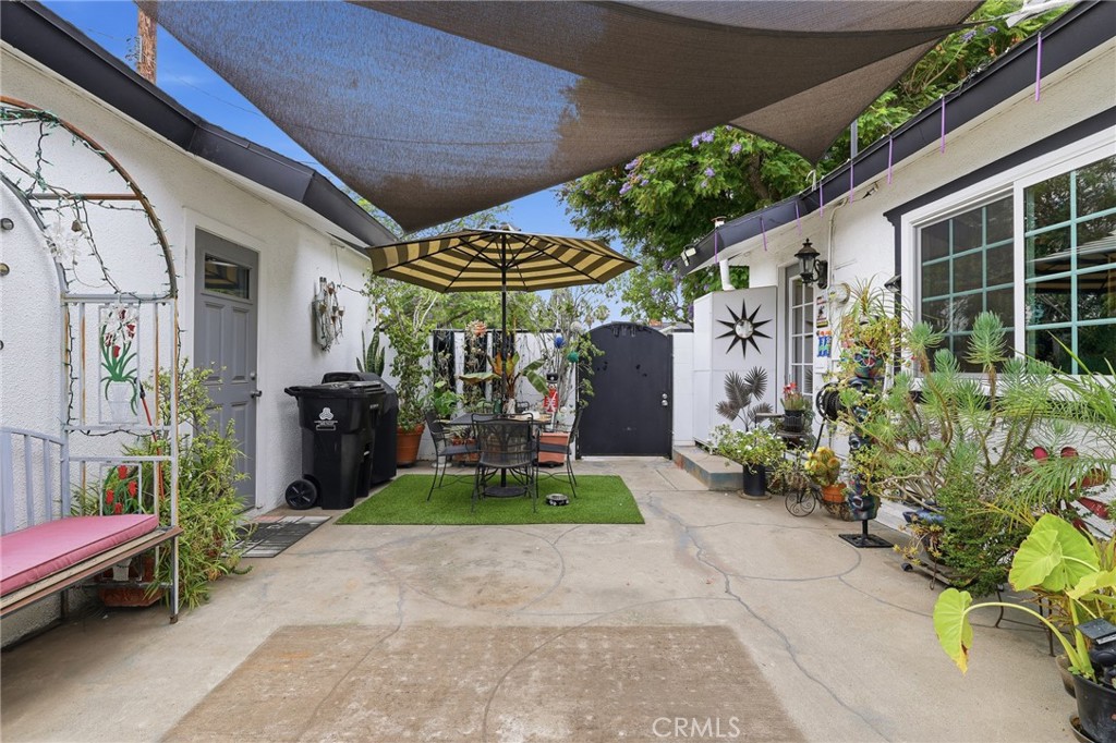 11130 Densmore Avenue Property Photo 34