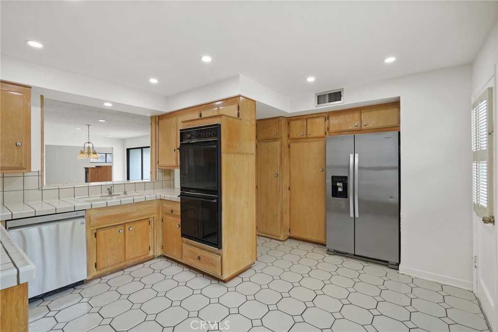 11803 Gerald Avenue Property Photo 11
