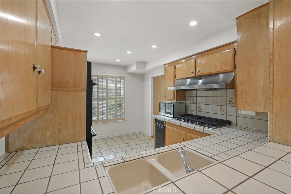 11803 Gerald Avenue Property Photo 13