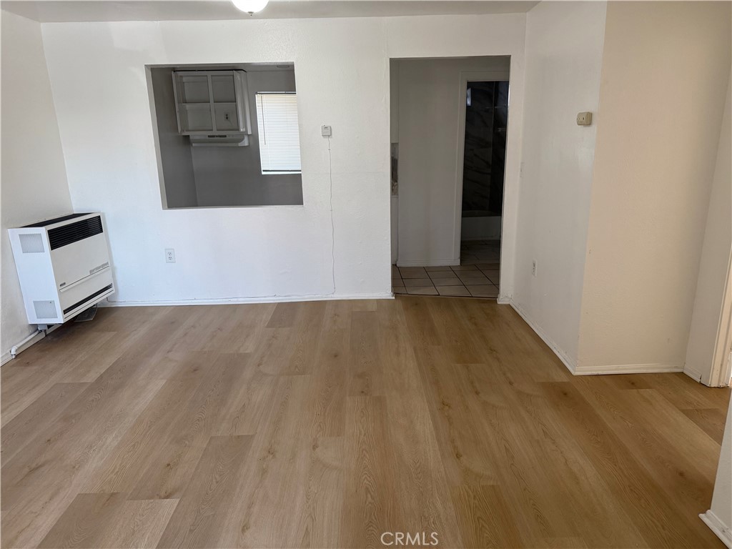 1124 E 40th Place Property Photo 2