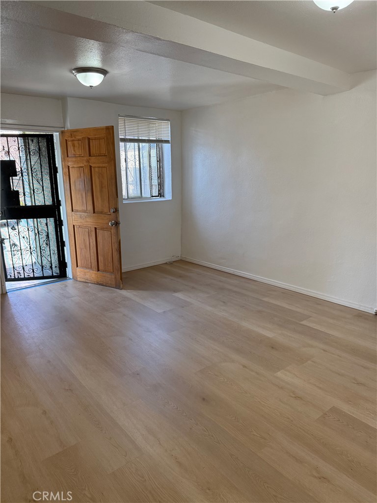 1124 E 40th Place Property Photo 5
