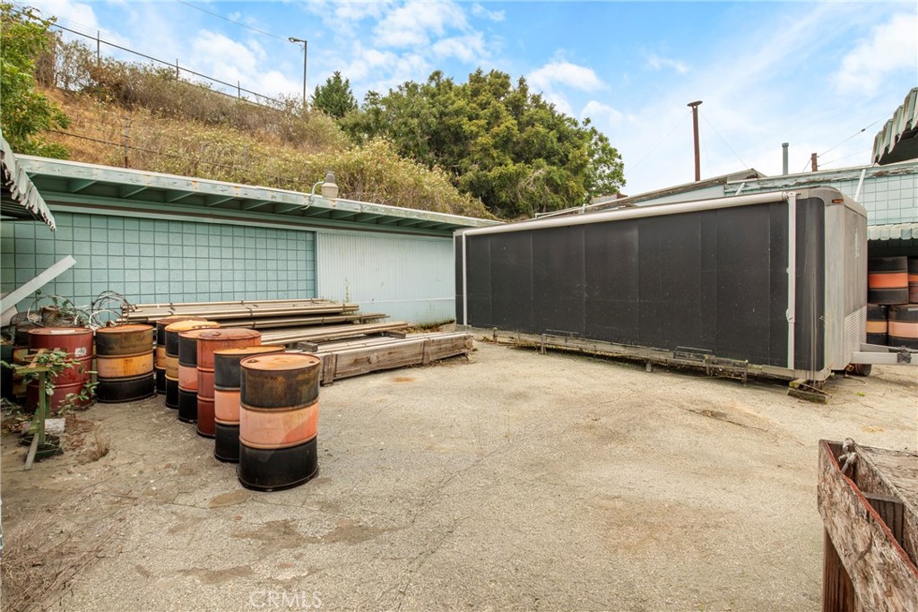 335 E Beach Avenue Property Photo 8