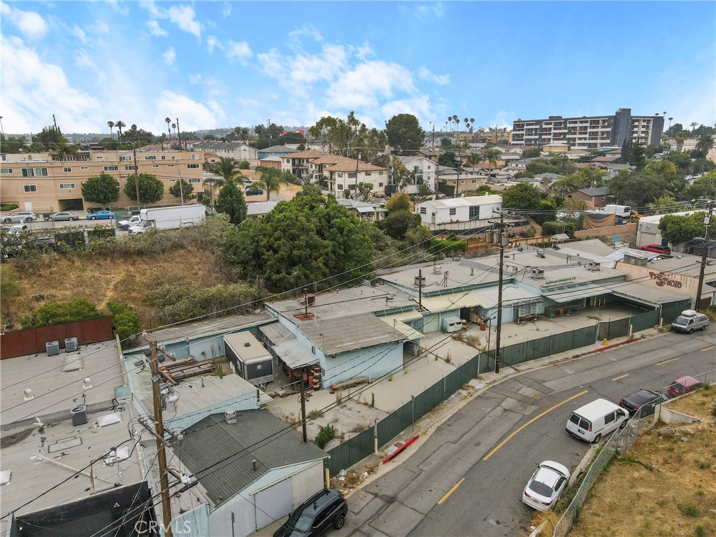 335 E Beach Avenue Property Photo 22