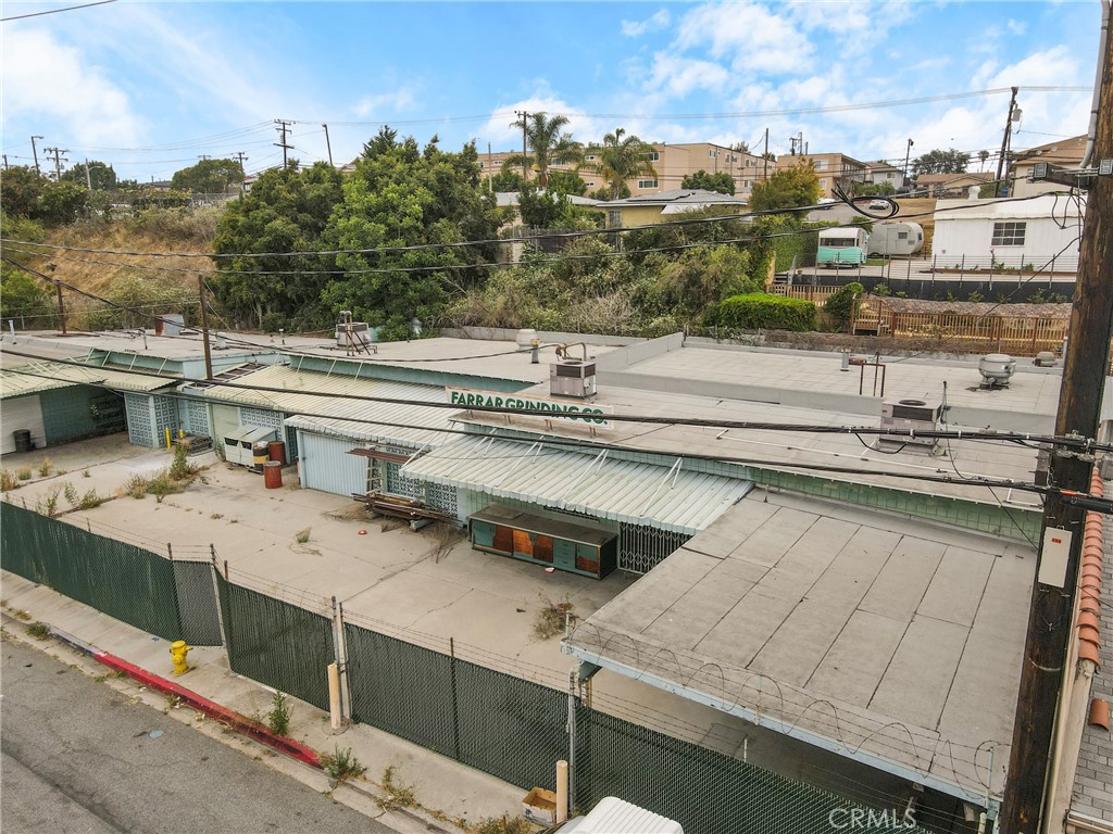 335 E Beach Avenue Property Photo 23