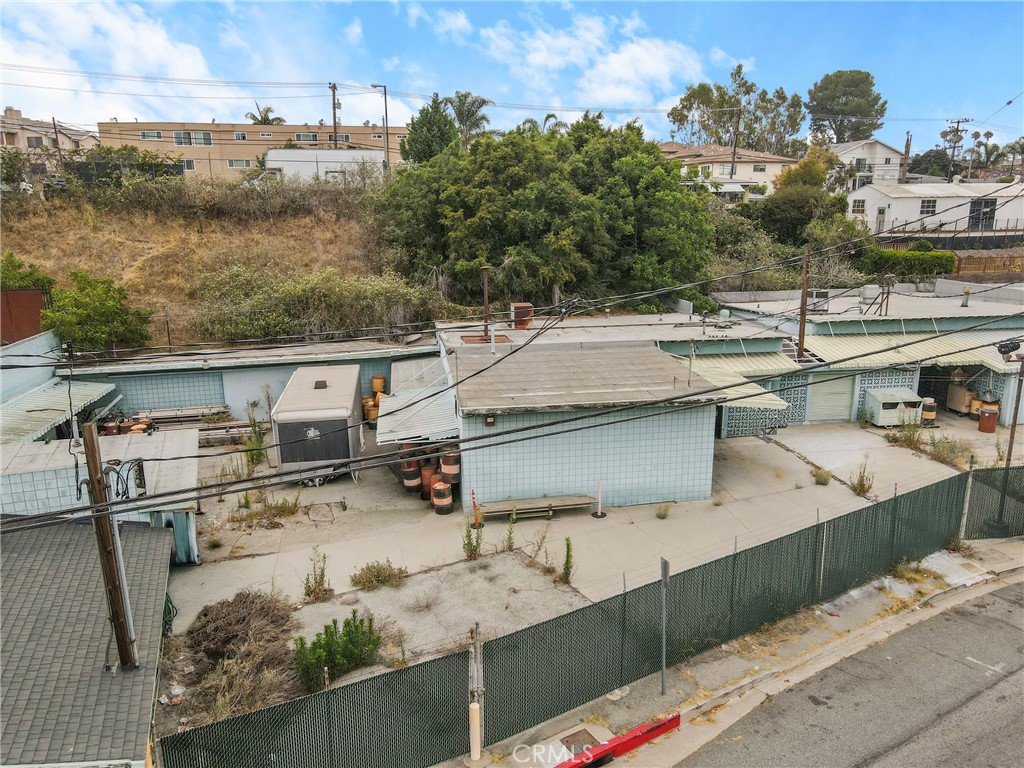 335 E Beach Avenue Property Photo 24