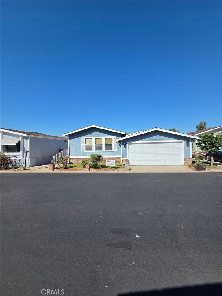 15455 Glenoaks Boulevard 226 Property Photo 1