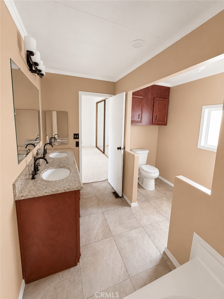 15455 Glenoaks Boulevard 226 Property Photo 4