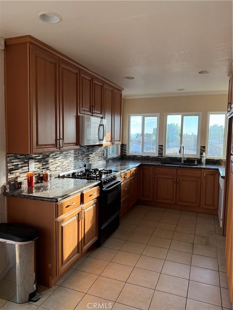 15455 Glenoaks Boulevard 226 Property Photo 12