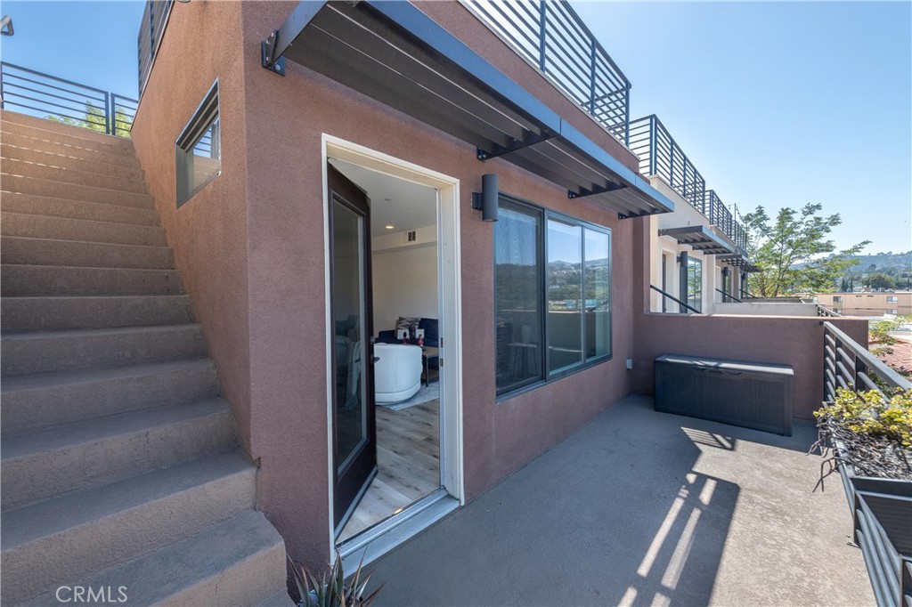 2926 Rowena Avenue 4 Property Photo 13