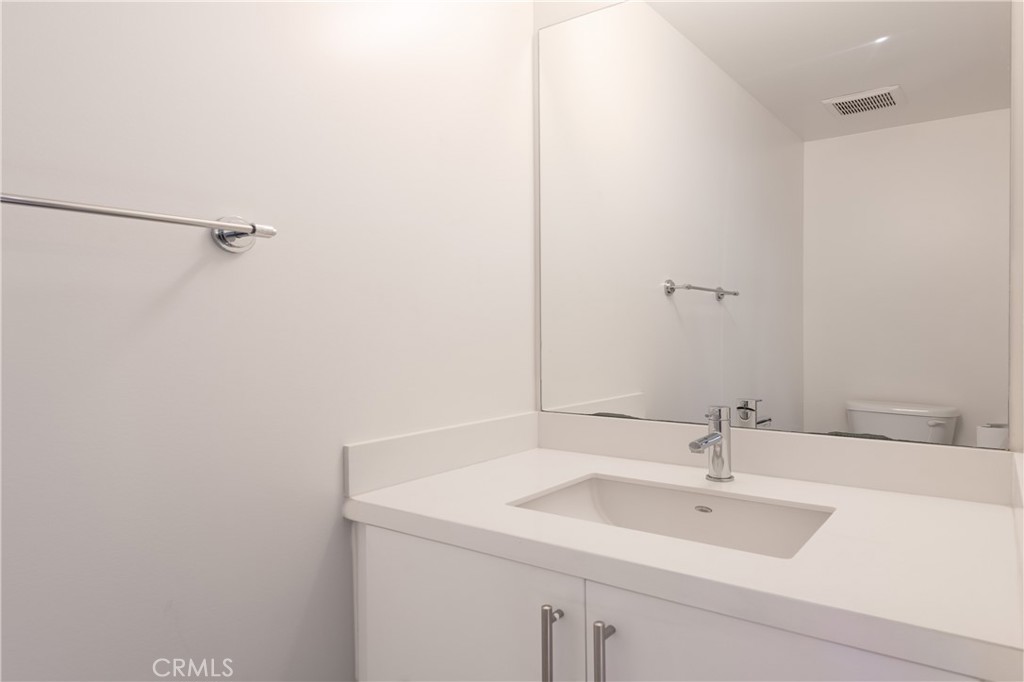 2926 Rowena Avenue 4 Property Photo 14
