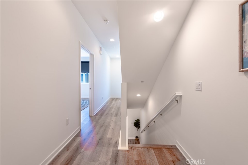 2926 Rowena Avenue 4 Property Photo 15