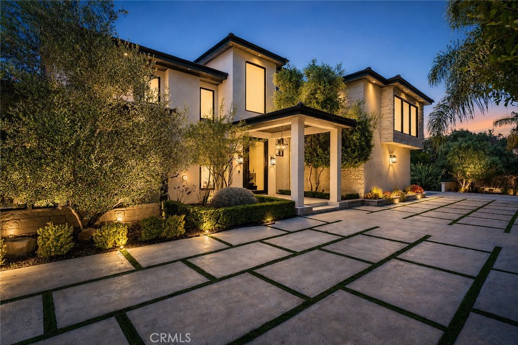 5334 Encino Avenue Property Photo