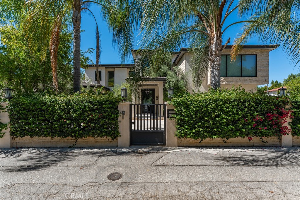 5334 Encino Avenue Property Photo 1