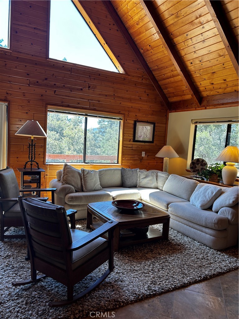 15009 Chestnut Court Property Photo 4