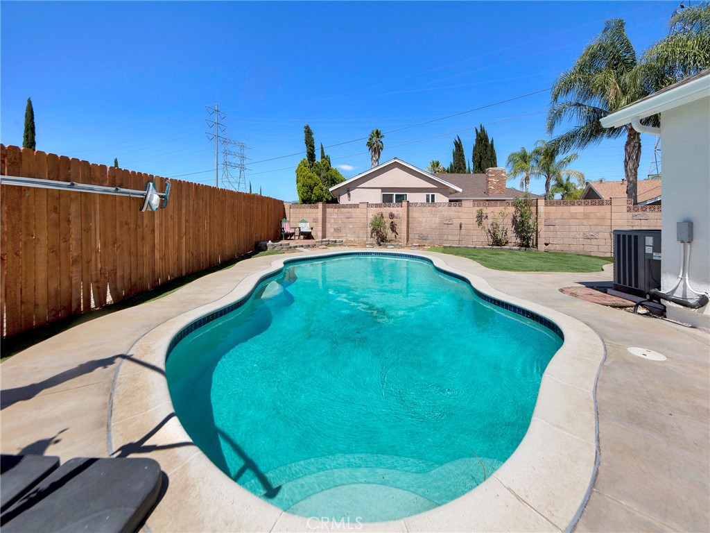 27727 Stardale Property Photo 3