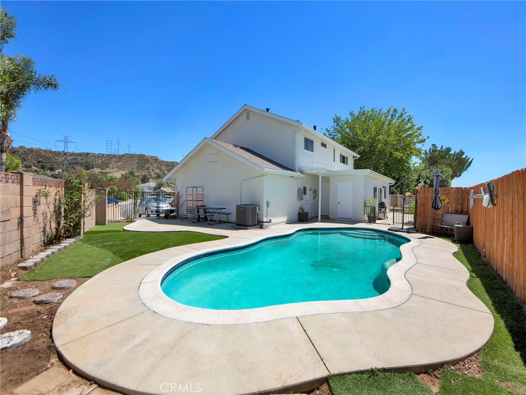 27727 Stardale Property Photo 4