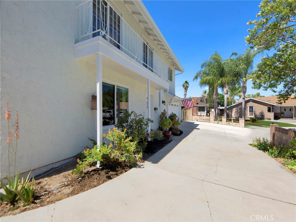 27727 Stardale Property Photo 5