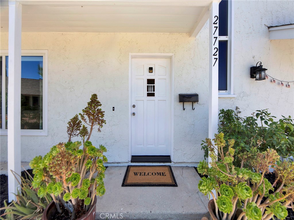 27727 Stardale Property Photo 6