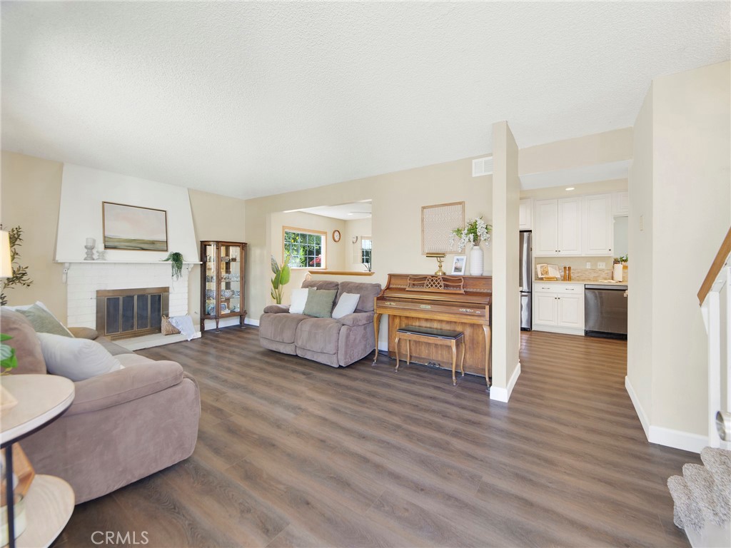 27727 Stardale Property Photo 7