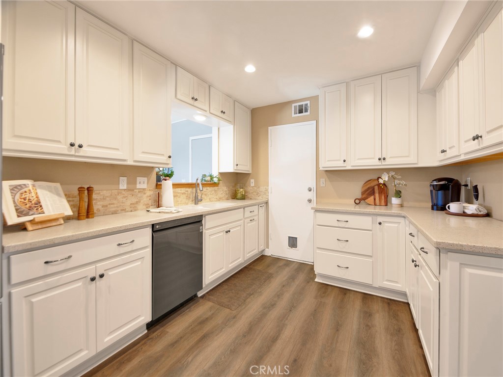 27727 Stardale Property Photo 13