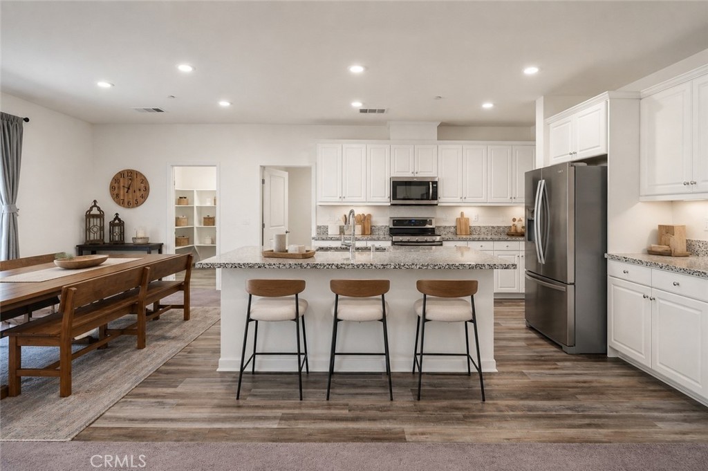 45025 43rd W Property Photo 6