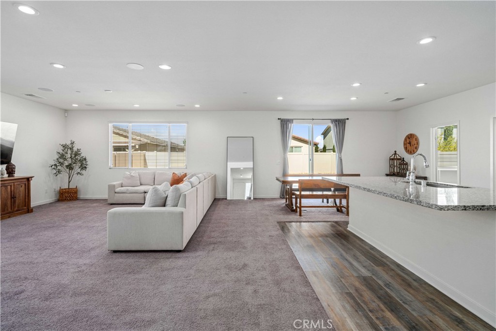45025 43rd W Property Photo 14