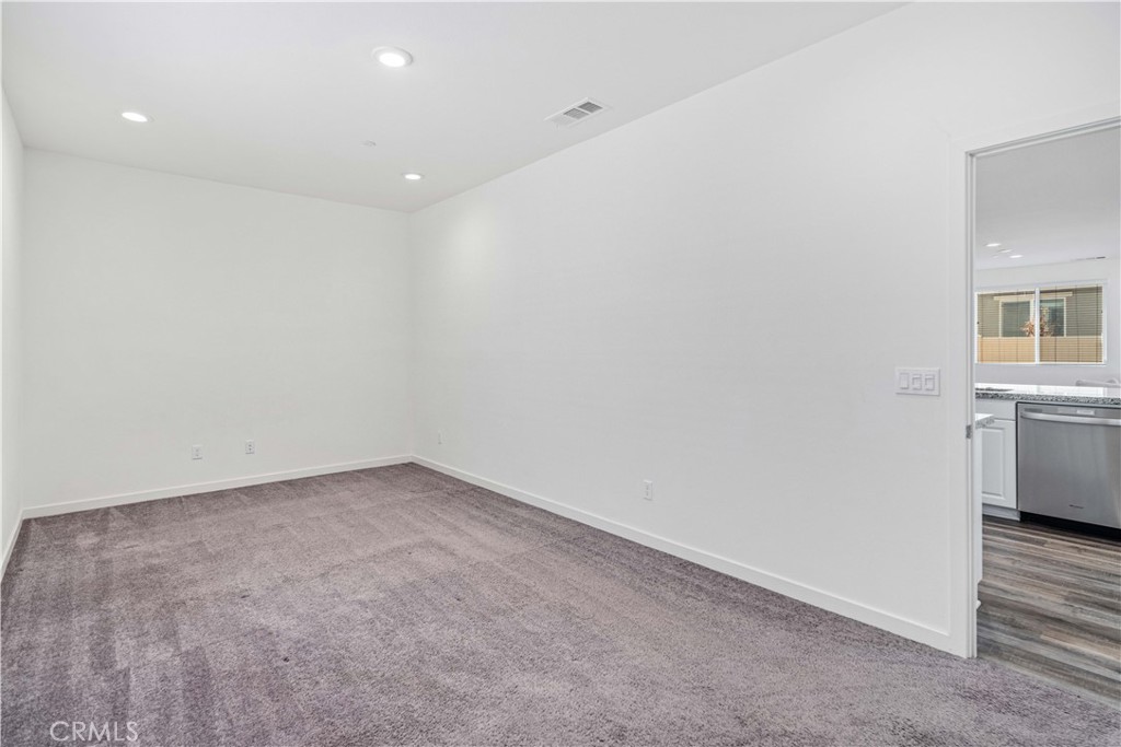 45025 43rd W Property Photo 27