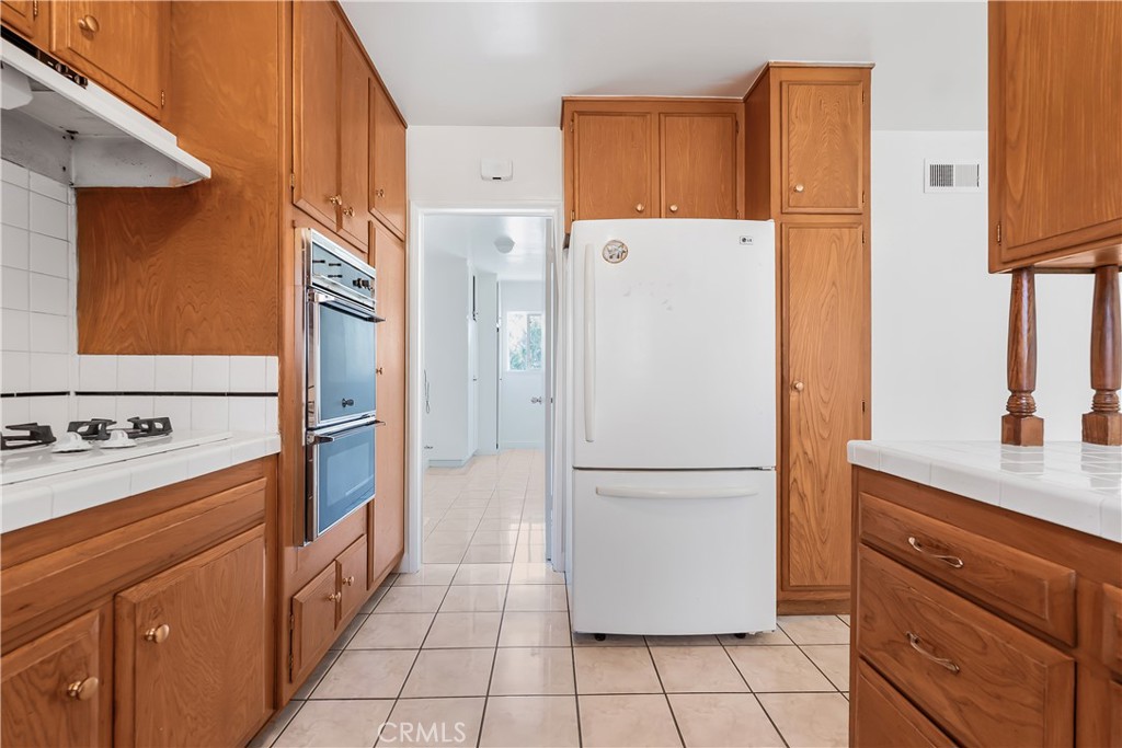 17050 Rinaldi Street Property Photo 4