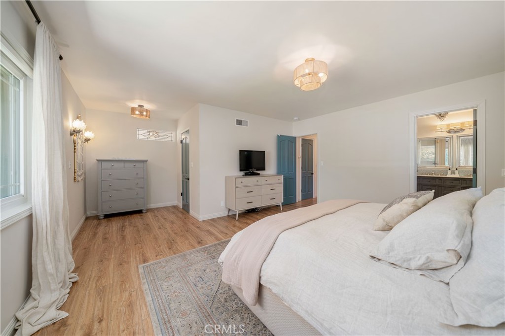 5748 Larryan Drive Property Photo 16