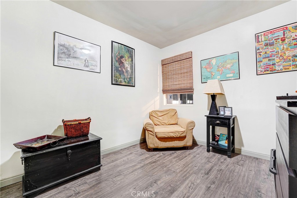 21006 Cohasset Street Property Photo 6