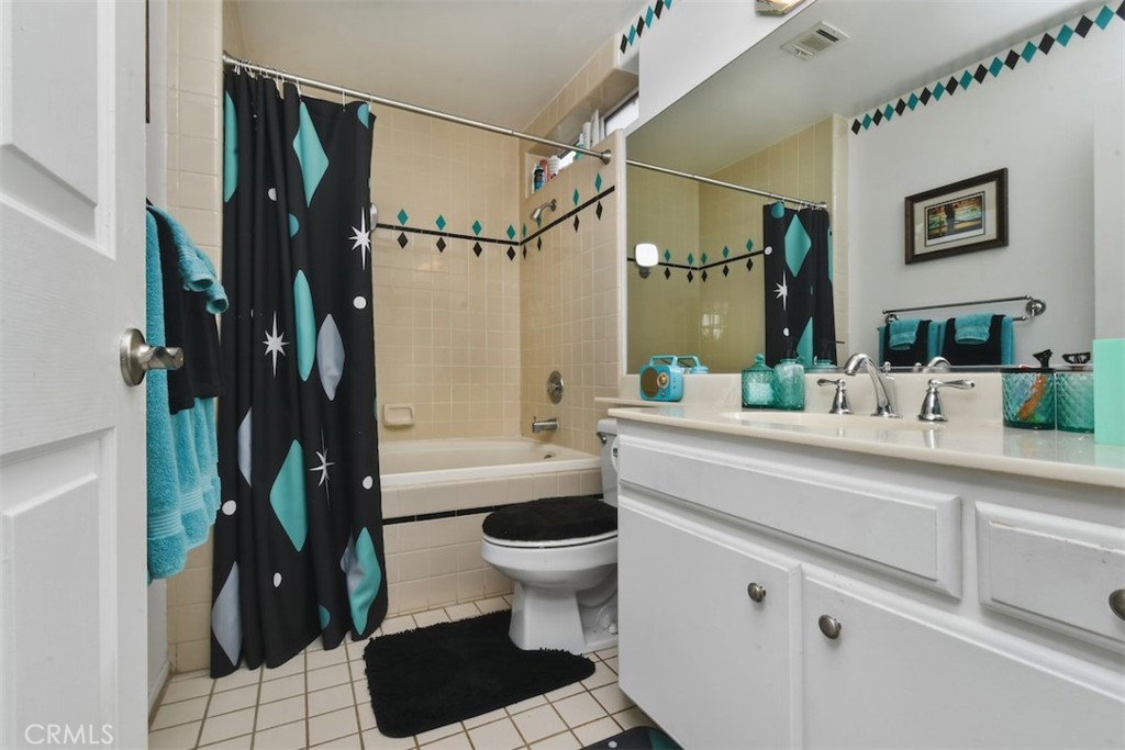 4455 Hazeltine 208 Property Photo 19