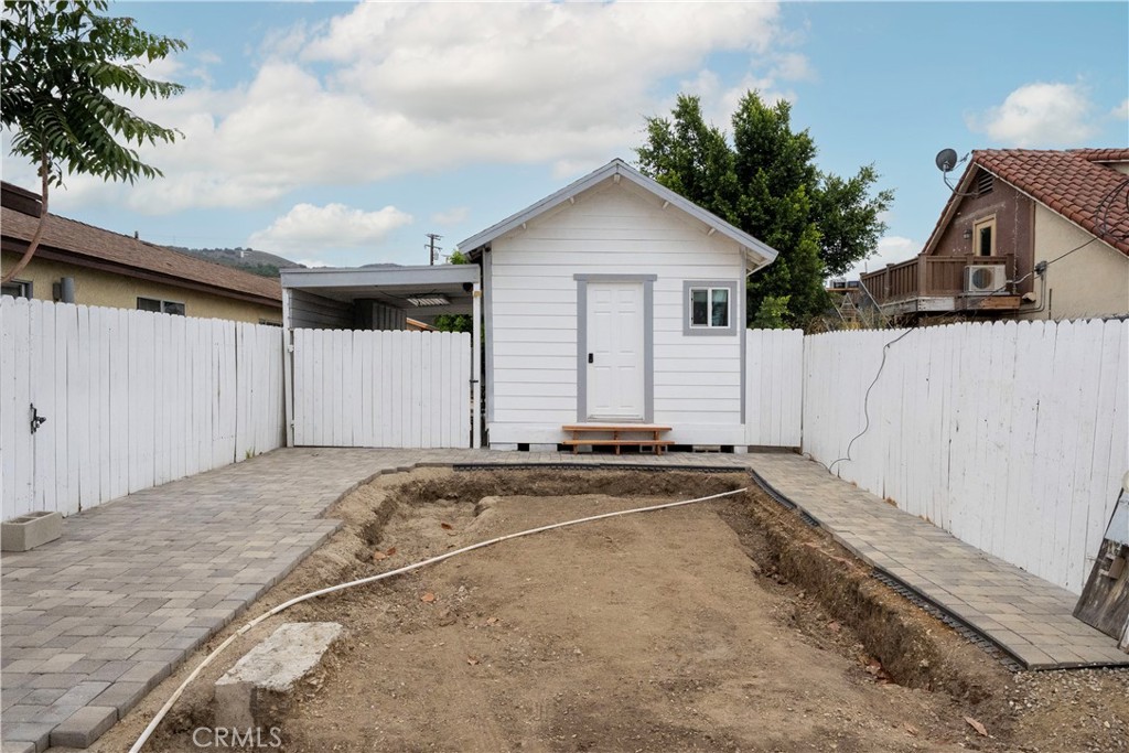 328 Clay St Property Photo 1