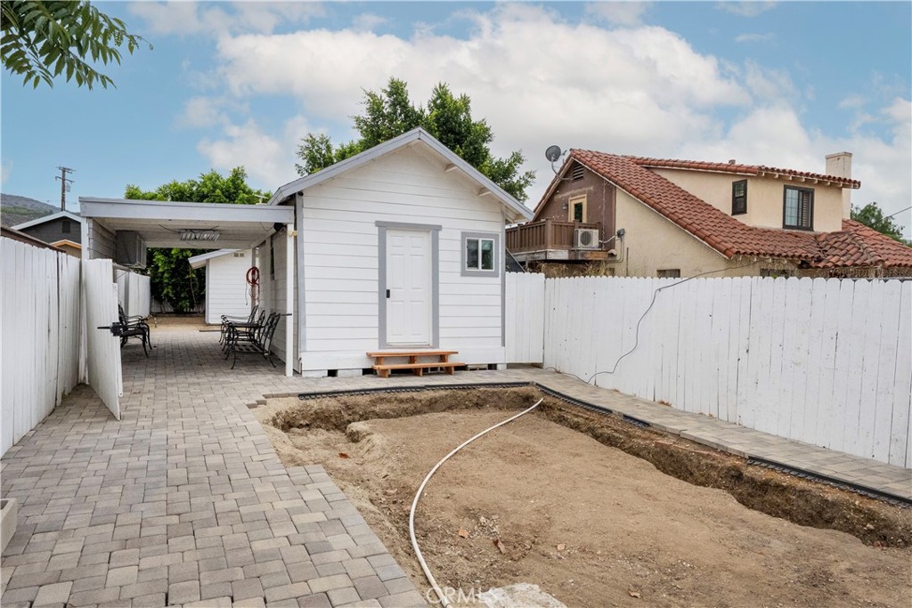 328 Clay St Property Photo 2