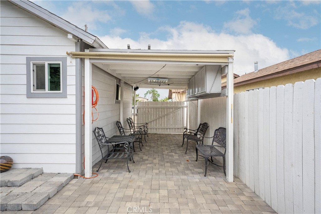 328 Clay St Property Photo 15