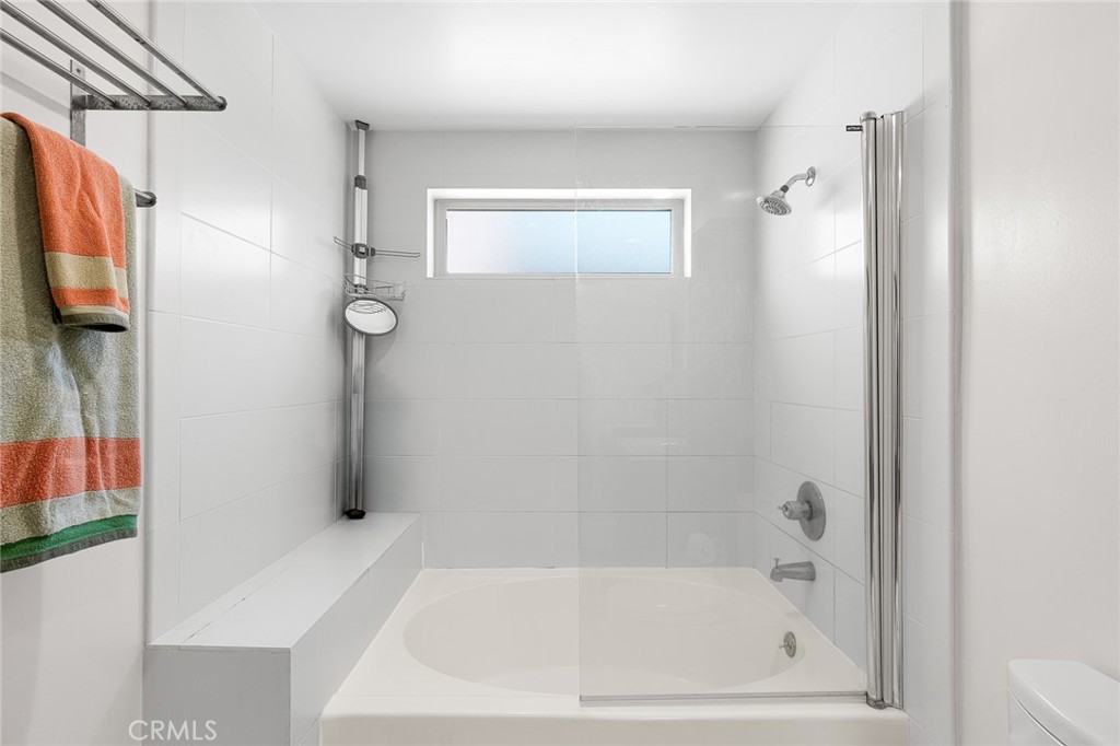5016 Bakman 404 Property Photo 18