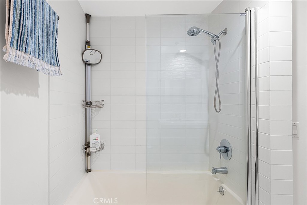 5016 Bakman 404 Property Photo 21