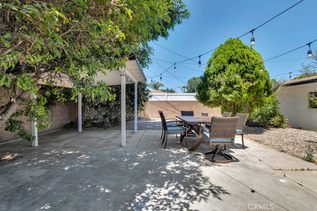 7533 Hatillo Avenue Property Photo 23
