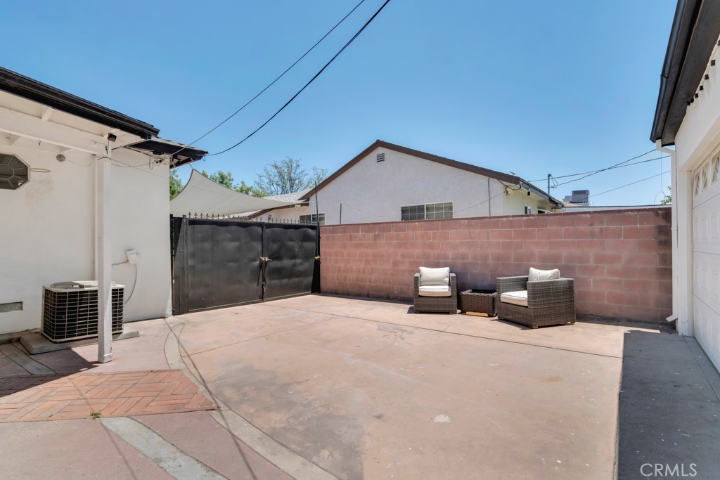 7533 Hatillo Avenue Property Photo 25