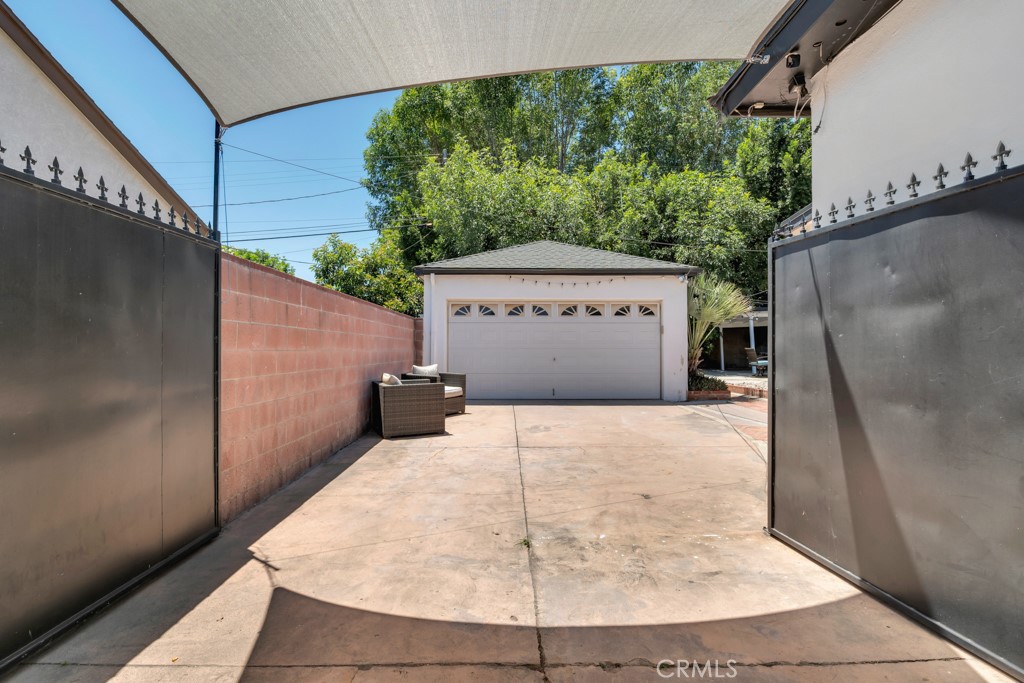 7533 Hatillo Avenue Property Photo 28