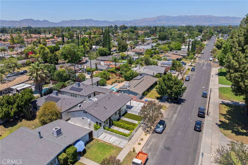 7647 1/2 Melvin Avenue Property Photo 4
