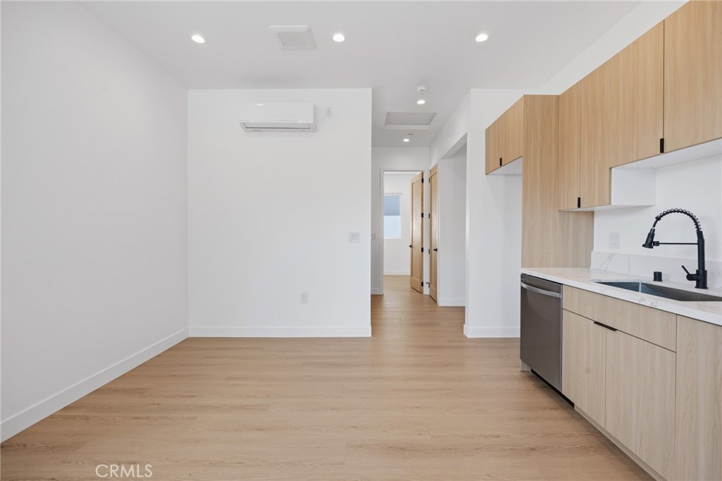 7647 1/2 Melvin Avenue Property Photo 7