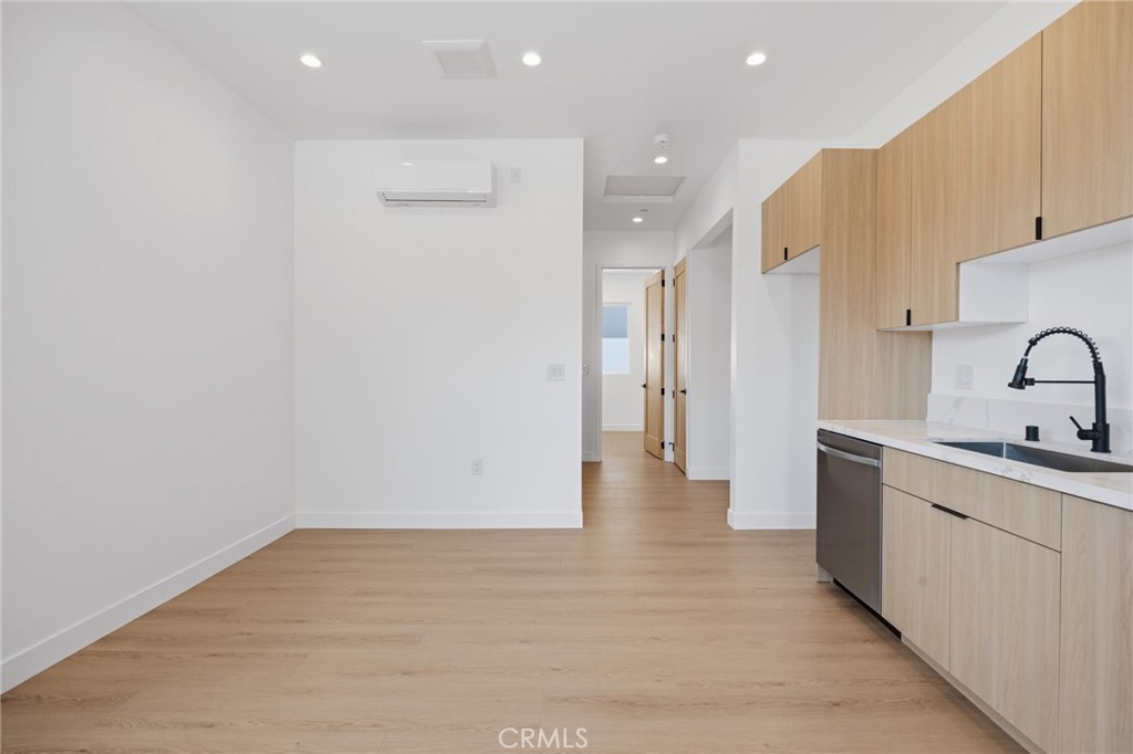 7647 1/2 Melvin Avenue Property Photo 7