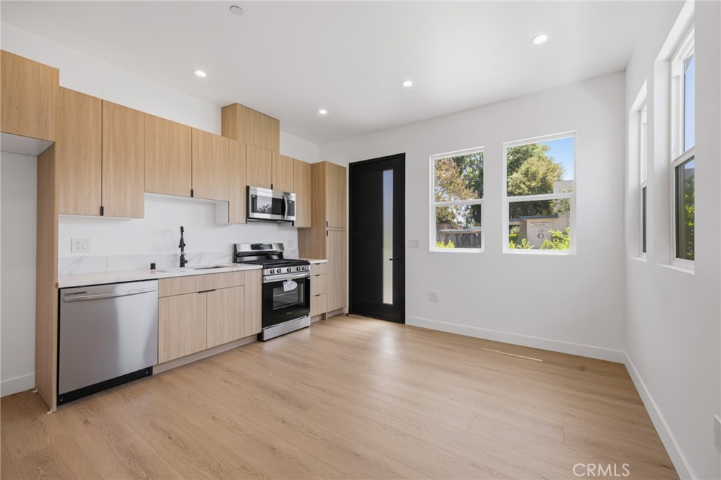 7647 1/2 Melvin Avenue Property Photo 8