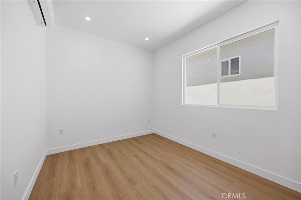 7647 1/2 Melvin Avenue Property Photo 11