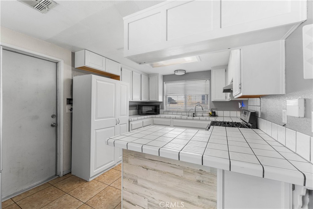 15723 Halinor Street Property Photo 10