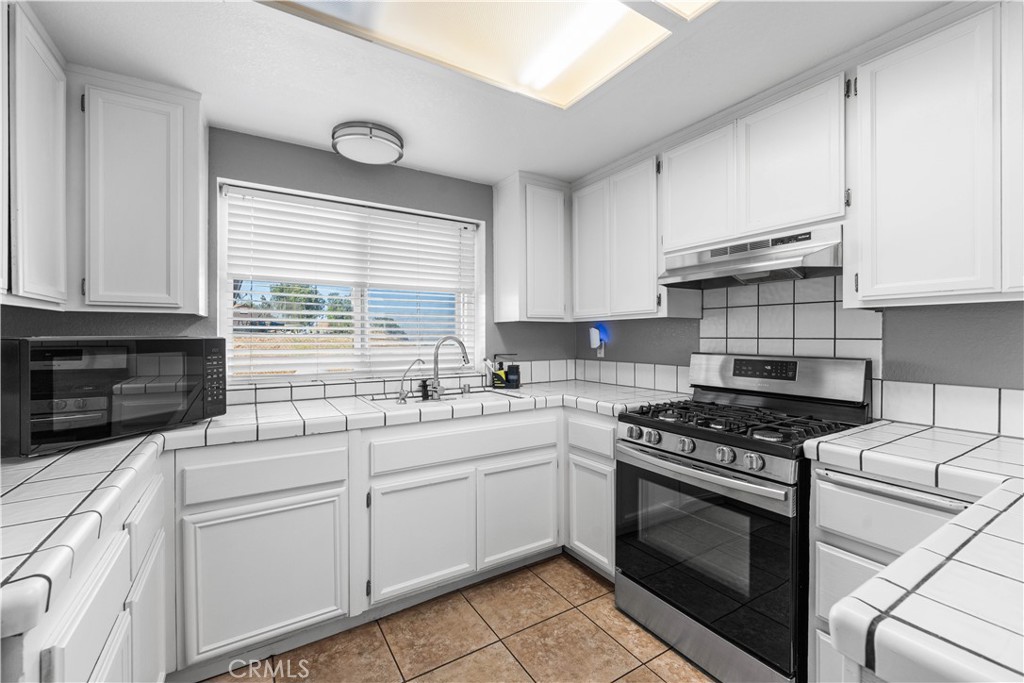 15723 Halinor Street Property Photo 12