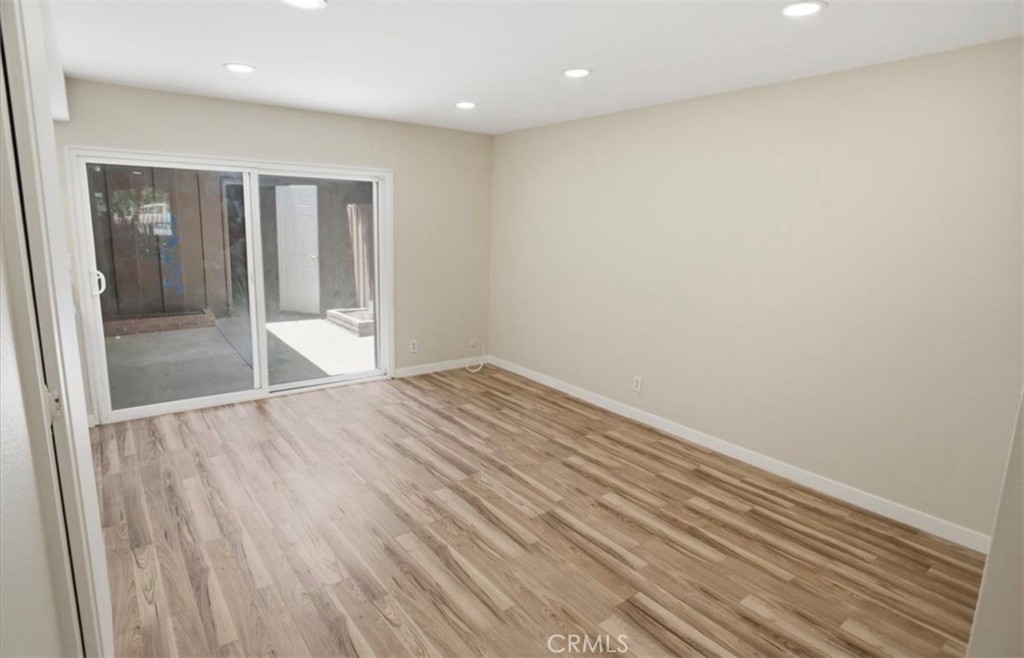 7509 Winnetka Ave Property Photo 4