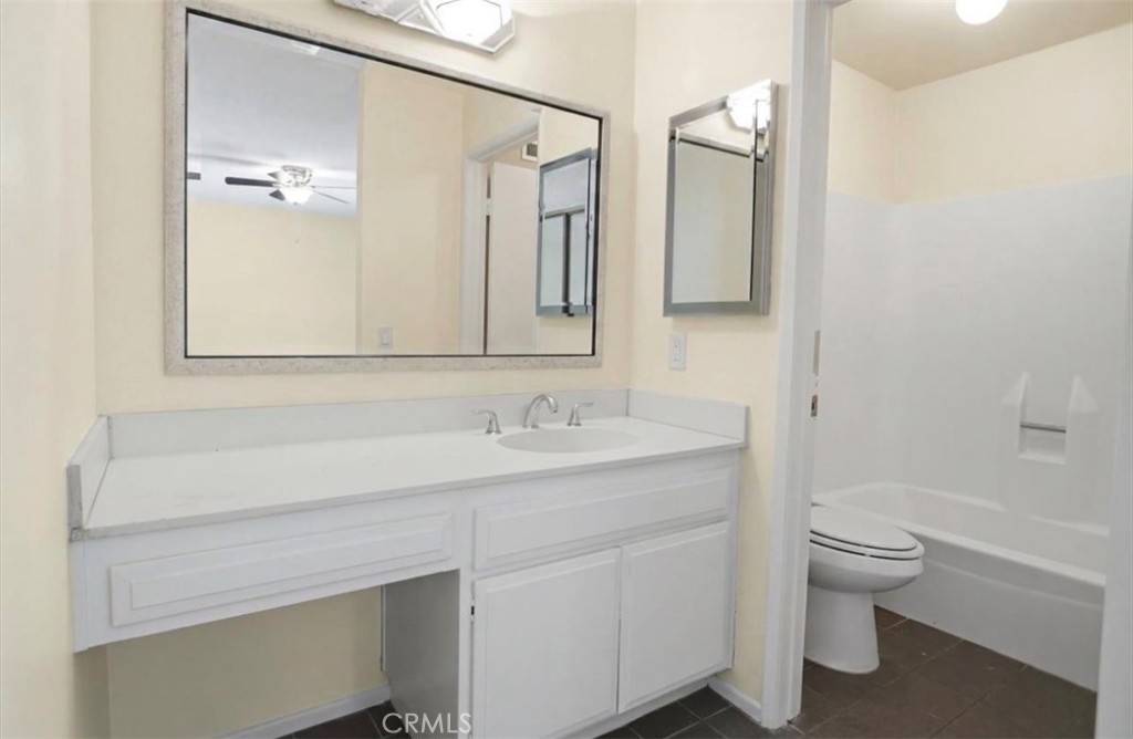 7509 Winnetka Ave Property Photo 10