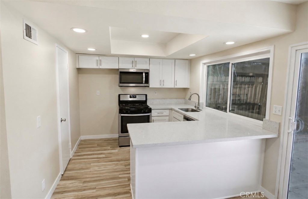 7509 Winnetka Ave Property Photo 15